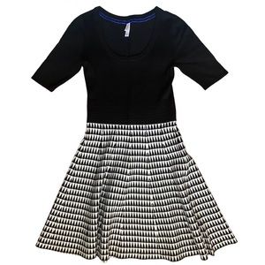 Knit skater dress in black and cream by Xhilaration size small, short sleeves